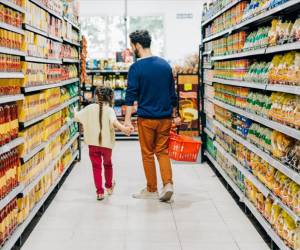 El gasto que están realizando es mayor debido al aumento de precios, lo que propicia menos visitas al punto de venta. Foto de iStock