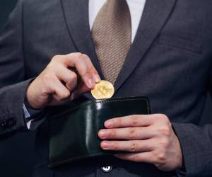 Los ciberdelincuentes también están al acecho de las criptomonedas. Foto de iStock