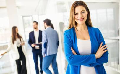 Es importante que las empresas se involucren en que haya más mujeres en áreas relacionadas con la ciencia y la tecnología. Foto de iStock