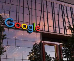 Google se ha comprometido a lograr cero neto de emisiones en todas sus operaciones para 2030. Foto de iStock