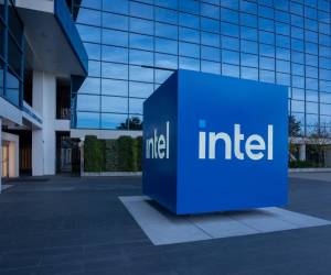 La estrategia de Intel se centra en invertir en los servicios de IA, rendimiento y seguridad. Foto de iStock