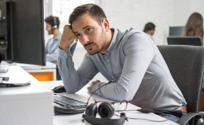 Profesiones que muestran tasas más altas de agotamiento se encuentran en entornos de alto estrés y ofrecen a las personas un control limitado sobre los resultados de su trabajo. Foto de iStock