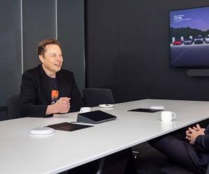 Fotografía cedida por el gobierno de El Salvador del empresario Elon Musk reunido con el presidente salvadoreño, Nayib Bukele en Texas, Estados Unidos. Foto de EFE