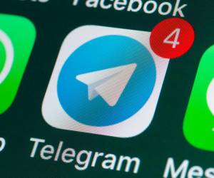 A pesar de que Telegram asegura que el cifrado cliente-servidor es robusto, la posibilidad de que una entidad tenga acceso al contenido de las conversaciones es un riesgo a tener en cuenta. Foto de iStock