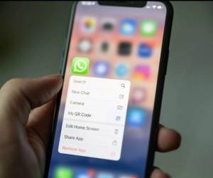 Nunca escanear un código QR de WhatsApp desde fuentes no confiables. Foto de iStock