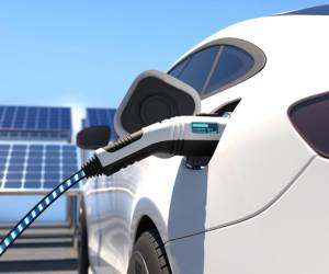 Los analistas predicen que el crecimiento de los vehículos eléctricos comenzará a reacelerarse en 2027. Foto de sarawuth702 / Getty Images/iStockphoto