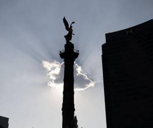 <i>El monumento del Ángel de la Independencia se ve en la Ciudad de México, el 28 de mayo de 2024. FOTO Rodrigo Oropeza/AFP</i>
