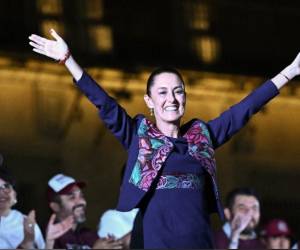 <i>La candidata presidencial del partido Morena, Claudia Sheinbaum, celebra tras conocerse los resultados de las elecciones generales en la Ciudad de México, el 3 de junio de 2024. FOTO Pedro PARDO / AFP</i>