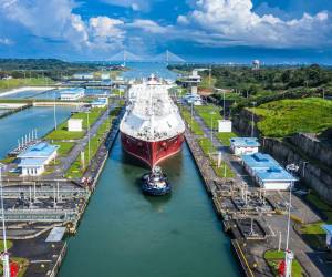 El 30 de julio de 2023, el Canal de Panamá redujo a 32 los tránsitos de naves por culpa del fenómeno El Niño. Foto de iStock