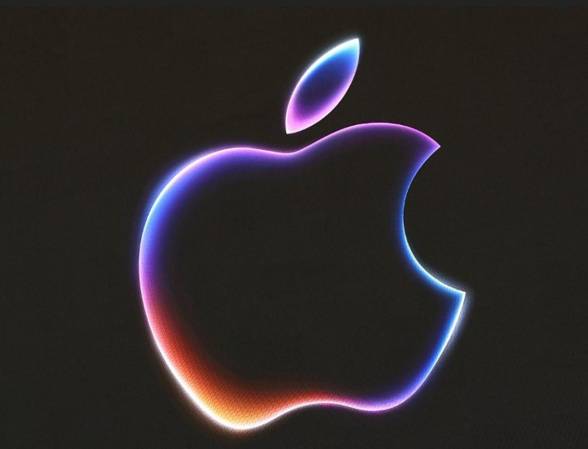 <i>A principios de junio, Apple presentó Apple Intelligence, un nuevo paquete de funciones destinado a optimizar el uso de sus dispositivos gracias a la IA generativa. FOTO AFP</i>