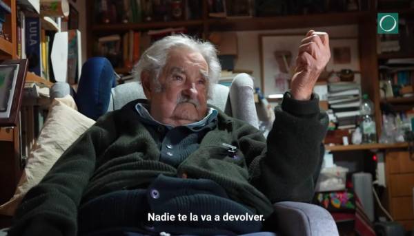 <i>José Mujica también fue guerrillero izquierdista en el siglo XX antes de convertirse a la vida política democrática uruguaya y ser presidente (2010-2015). FOTO EL OBSERVADOR / CAPTURA DE VIDEO</i>