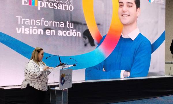 Leticia Escobar, presidenta de Camarasal, inauguró la octava edición del evento.