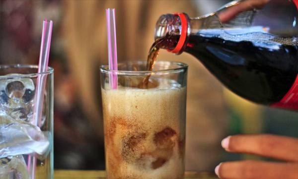 Las marcas globales de bebidas ocupan dos puestos en el Top 5 de marcas más elegidas. Foto de Narongkan Wanchauy / Getty Images/iStockphoto