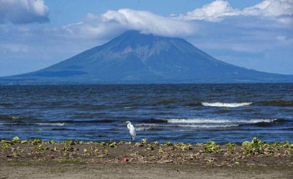 Ometepe, que en lengua indígena significa cerros gemelos, es conocida localmente como la tierra prometida y el oasis de paz. Foto de EFE