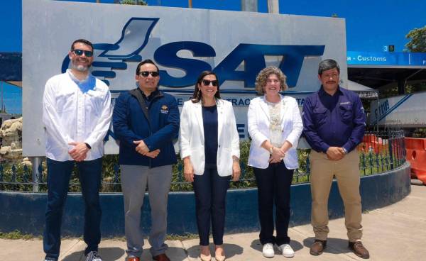 Las ministras de Economía recorrieron las instalaciones de los puestos fronterizos, que albergarán en el corto plazo a las delegaciones de ambos países. Foto cortesía