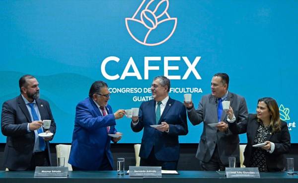 El presidente de Guatemala, Bernardo Arévalo, participó en el Congreso de la Caficultura. Foto cortesía