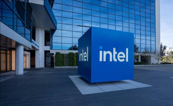 La estrategia de Intel se centra en invertir en los servicios de IA, rendimiento y seguridad. Foto de iStock
