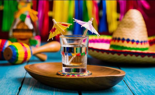 <i>El tequila es uno de los licores más famosos del mundo. FOTO hecha con apoyo de la IA.</i>
