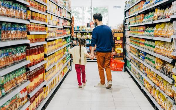 El gasto que están realizando es mayor debido al aumento de precios, lo que propicia menos visitas al punto de venta. Foto de iStock