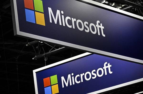 <i>Un logotipo de la empresa estadounidense Microsoft se muestra durante la feria de innovación y startups de tecnología Vivatech, en el centro de exposiciones Porte de Versailles en París, el 22 de mayo de 2024. FOTO JULIÉN DE ROSA / AFP</i>