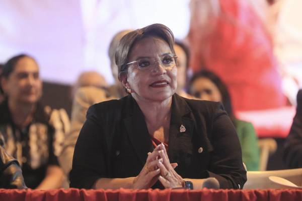 <i>Fotografía de archivo del 28 de junio de 2024 de la presidenta de Honduras, Xiomara Castro, durante un acto por el aniversario 15 del golpe de Estado en Honduras, en Tegucigalpa (Honduras). FOTO EFE/ Gustavo Amador</i>