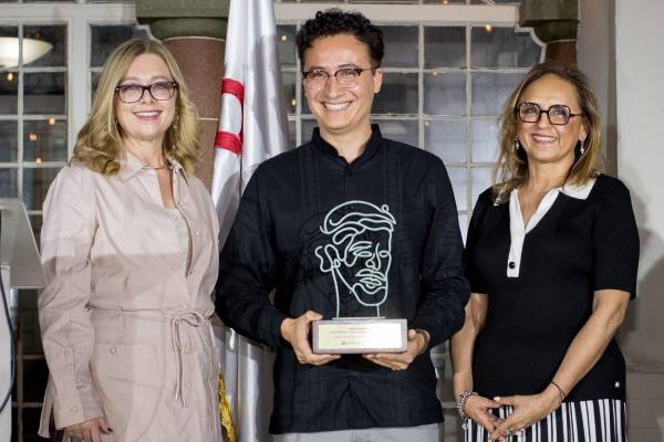 <i>Carlos Calderón del Cid, de 29 años, es originario de Guatemala y cuenta con una notable trayectoria en el ámbito literario. FOTO E&amp;N</i>