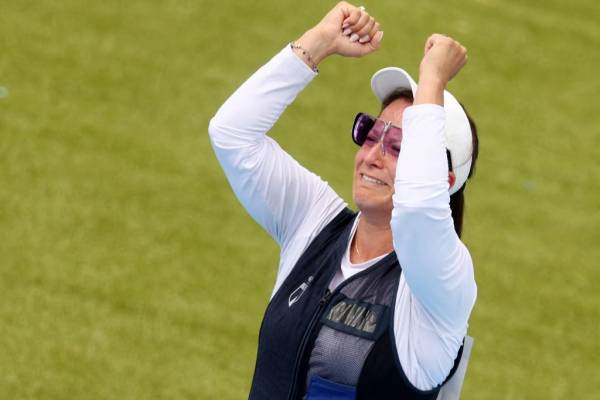 <i>La guatemalteca Adriana Ruano Oliva, medallista de oro, reacciona al final de la final femenina de tiro al plato durante los Juegos Olímpicos de París 2024 en el Centro de Tiro de Chateauroux el 31 de julio de 2024. (Foto de Alain JOCARD / AFP)</i>