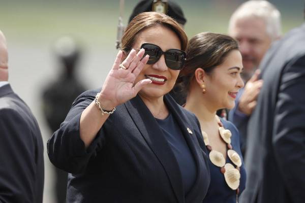 <i>Fotografía de archivo del 30 de junio de 2024 de la presidenta de Honduras, Xiomara Castro, en Ciudad de Panamá (Panamá). EFE/ Rodrigo Sura</i>