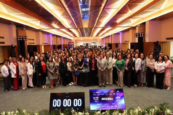 <i>Presidentas y CEOs de empresas, emprendedoras, exportadoras, altas directivas y ejecutivas, innovadoras y líderes por la sostenibilidad, así como autoridades guatemaltecas fueron parte de la audiencia en el Infinia Trade Center de AGEXPORT, en Ciudad de Guatemala.</i>