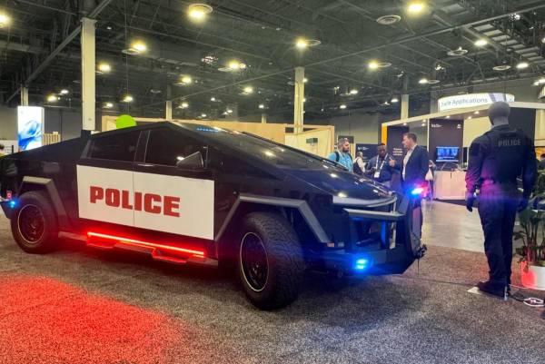 <i>La solución de Oracle se adapta a las cámaras de Tesla, incluso puede enlazarse en tiempo real a la sede central de la policía. FOTO CLAUDIA CONTRERAS-E&amp;N</i>