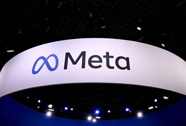 <i>Un logotipo de la empresa estadounidense Meta se muestra durante la feria de innovación y startups de tecnología Vivatech, en el centro de exposiciones Porte de Versailles en París, el 22 de mayo de 2024.JULIÉN DE ROSA / AFP</i>