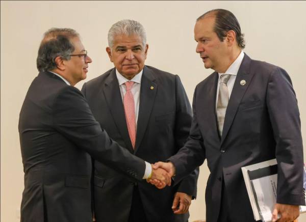 <i>Gustavo Petro y José Raúl Mulino se reunieron en el marco de la toma de posesión del presidente panameño, en Panamá. FOTO CANCILLERÍA PANAMÁ</i>