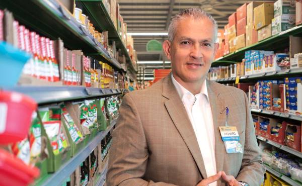 Richard Vargas, Vicepresidente de Operaciones Bodegas y Descuentos para Walmart de Centroamérica.