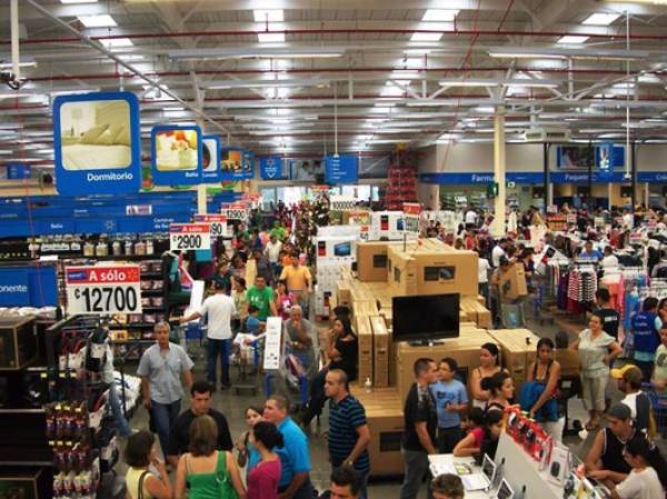 Interior de un Walmart en Costa Rica. (Foto: Archivo).