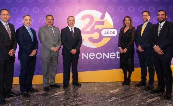 Miembros de la Junta Directiva de NeoNet.