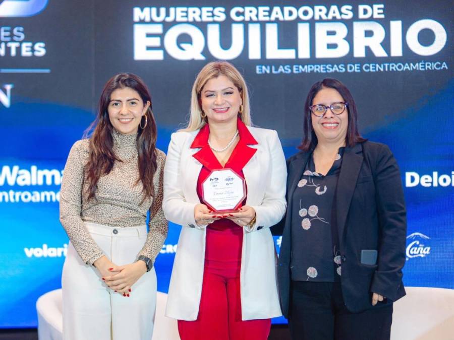 <i>Transformadoras e Innovadoras de las Empresas, Emma Mejía, Directora de Mercadeo Nacional de la Universidad Tecnológica de Honduras, explicó cómo la educación superior empodera a las mujeres. </i>