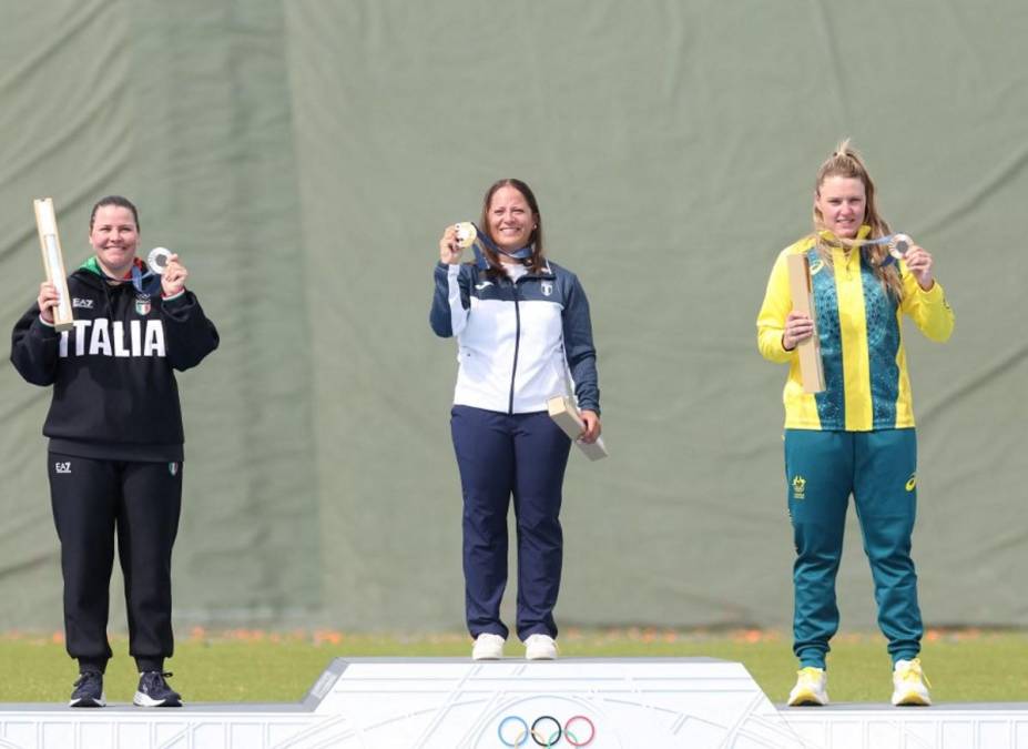 <i>Adriana Ruano le brindó, este 31 de julio de 2024, una medalla de oro a Guatemala. La plata fue para Silvana Stanco (Italia) y el bronce, para Penny Smith (Australia). FOTO AFP</i>