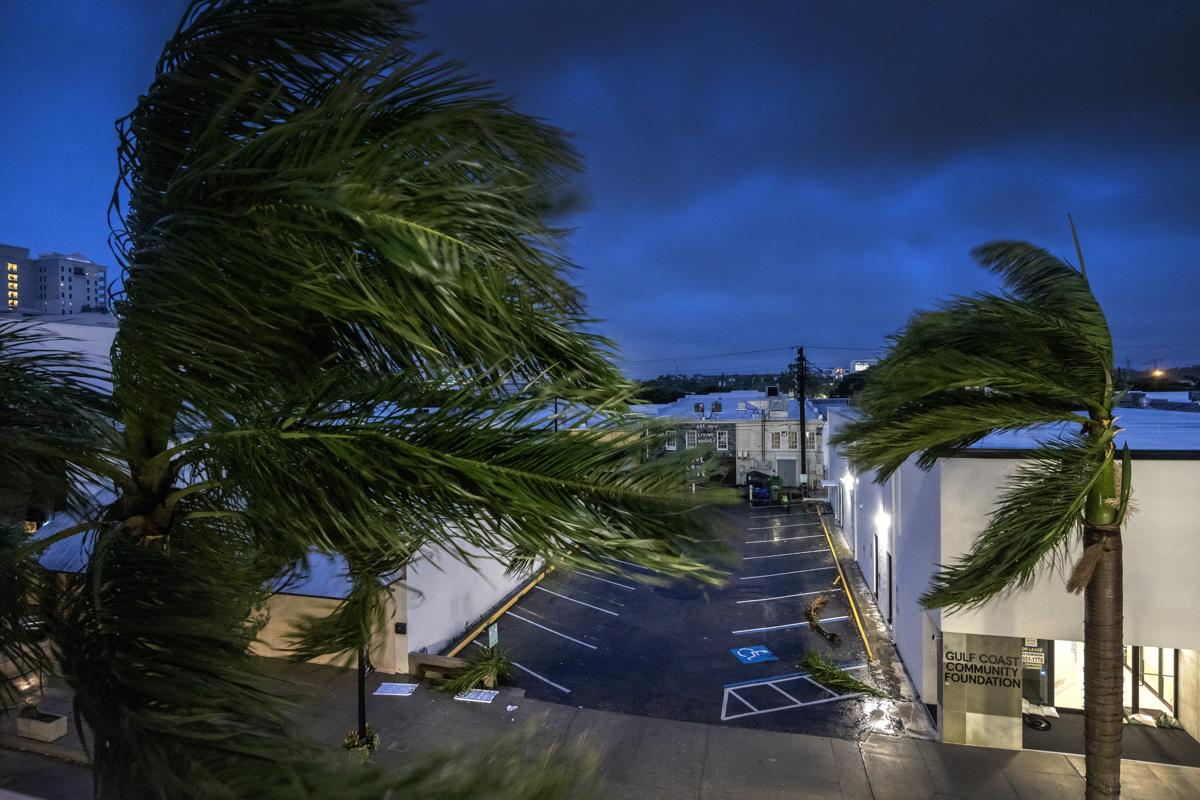 <i>Casi 20 tornados y más de 500.000 hogares sin energía antes de la llegada de Milton EFE/EPA/CRISTOBAL HERRERA-ULASHKEVICH</i>