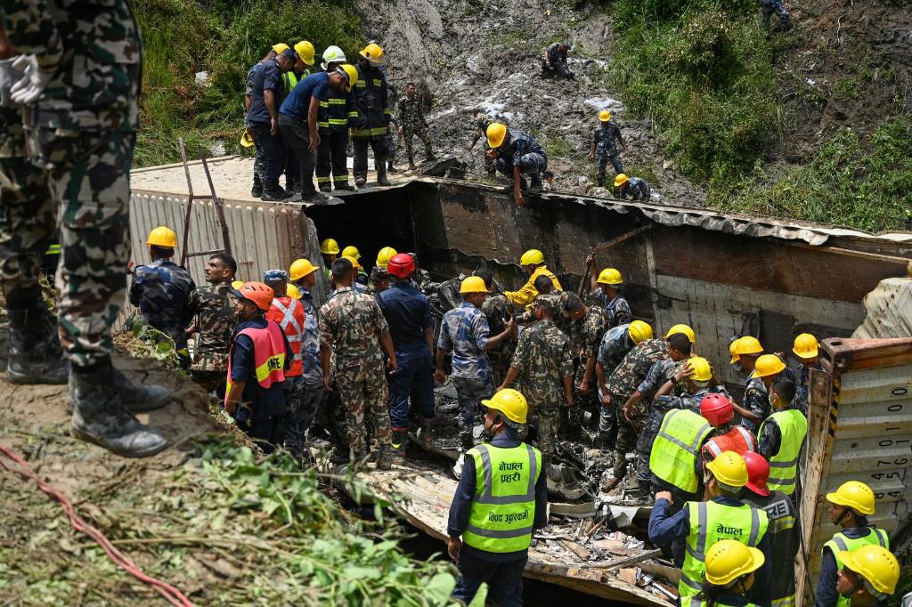 Tragedia en Nepal: avión se accidenta al momento del despegue